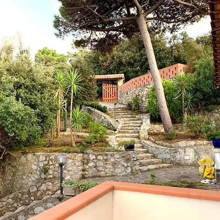 Casa Indipendente In Vista Mare Portoferraio